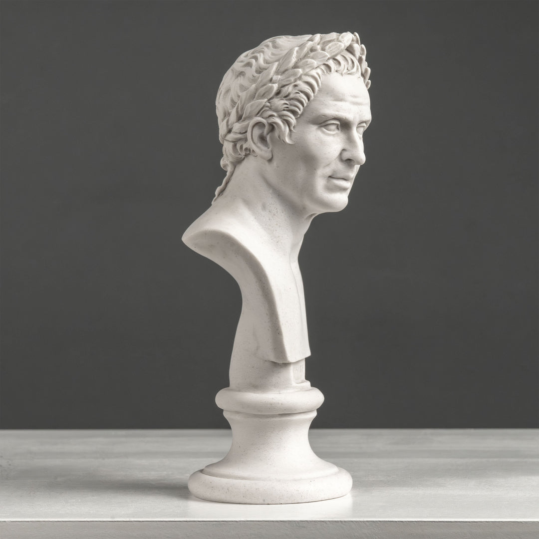 Escultura de busto de Julio César – Con corona de laurel victoriosa