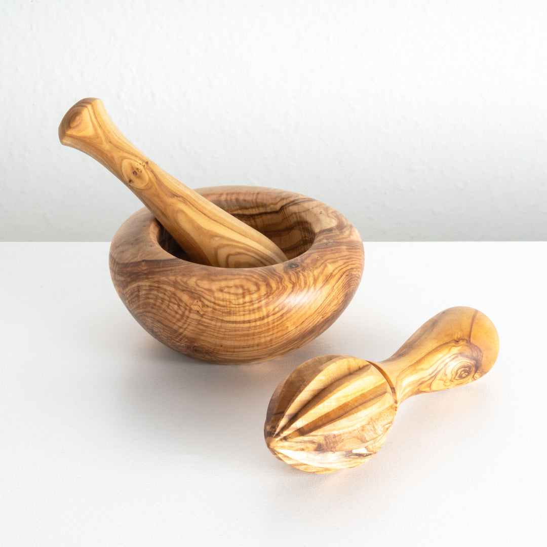 Set esencial de cocina de madera de olivo hecho a mano (mortero y exprimidor)