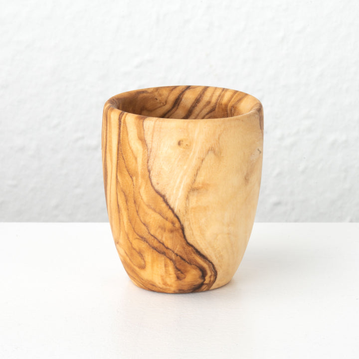 Juego de vasos de licor de madera de olivo hecho a mano (8 piezas)