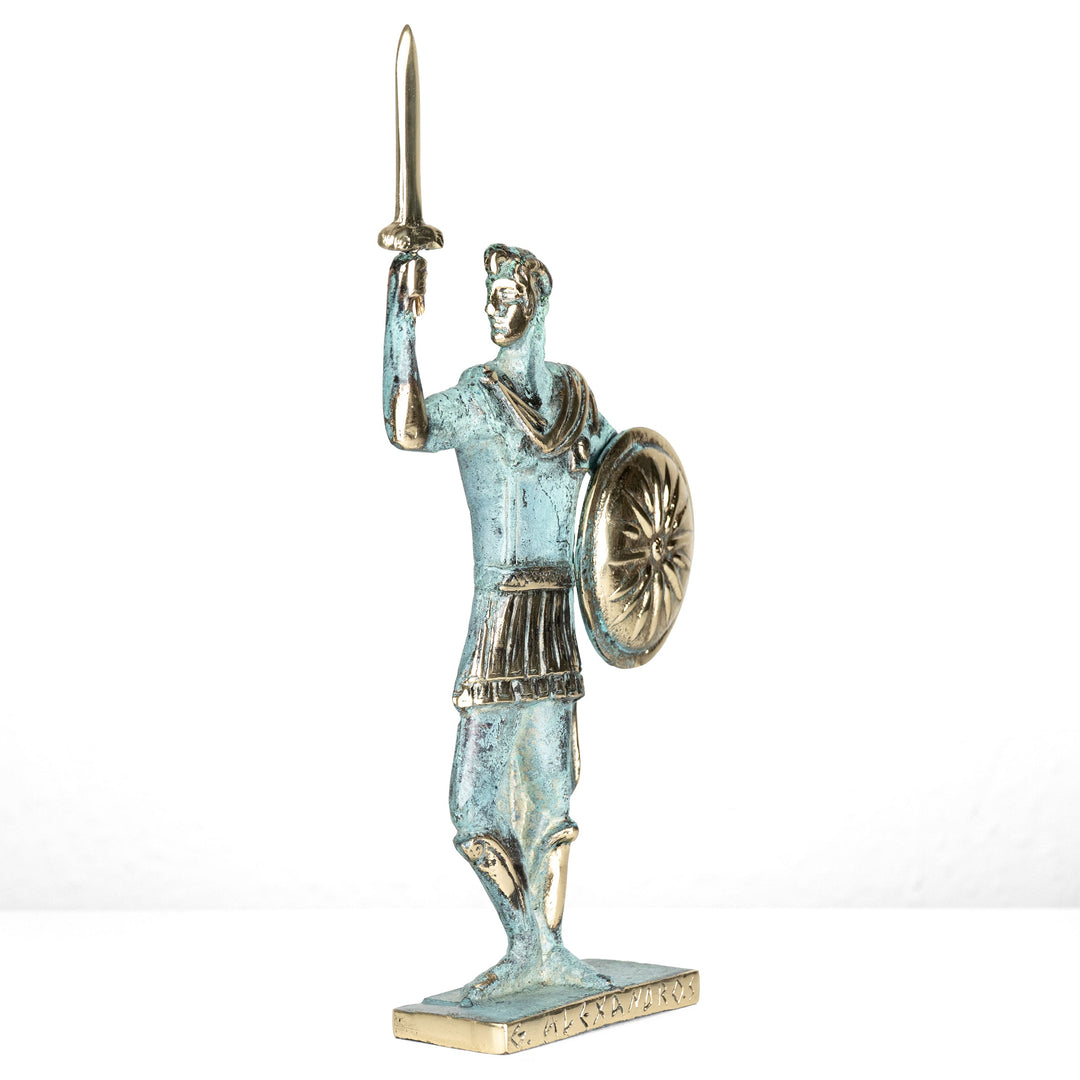 Estatua de Alejandro Magno — guerrero con espada y escudo (Escultura de latón)