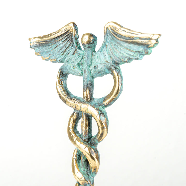 Estatua del Caduceo — Símbolo de medicina y sanación (Escultura de latón)