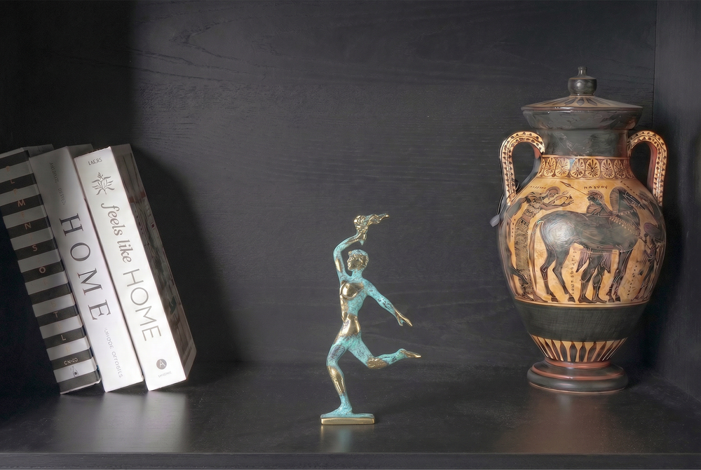 Estatua de Atleta Campeón — Corredor con antorcha (Escultura de latón)