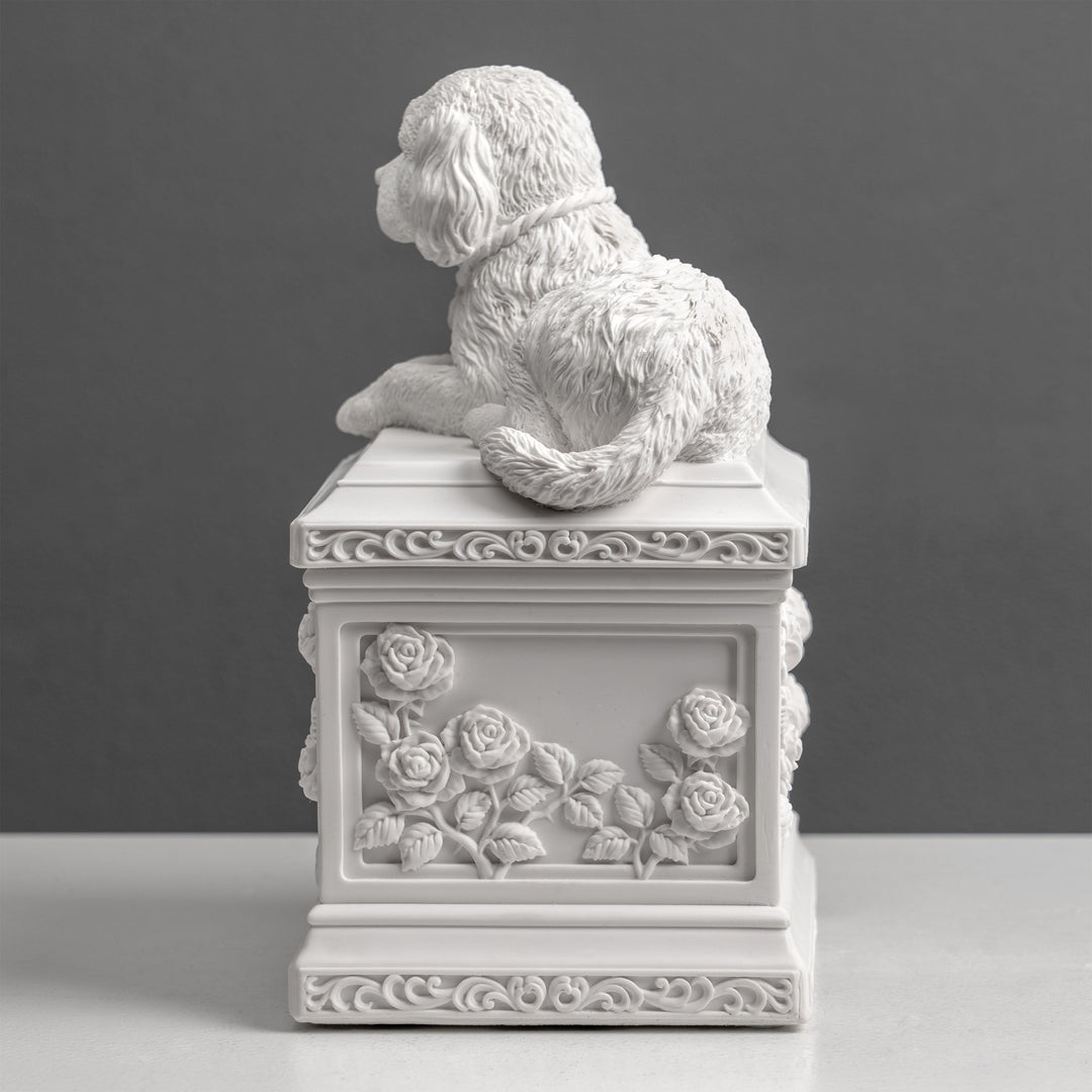 Urna funeraria para perros con corazón y rosas (escultura de resina blanca)