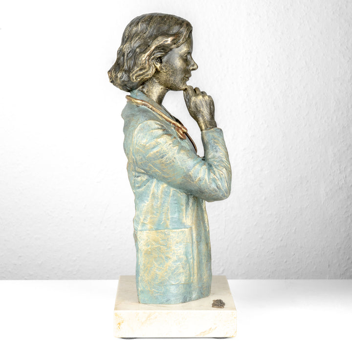 Escultura Doctora de Anglada sobre Base de Mármol