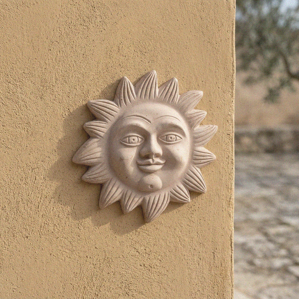 Bajorrelieve italiano de sol en terracota