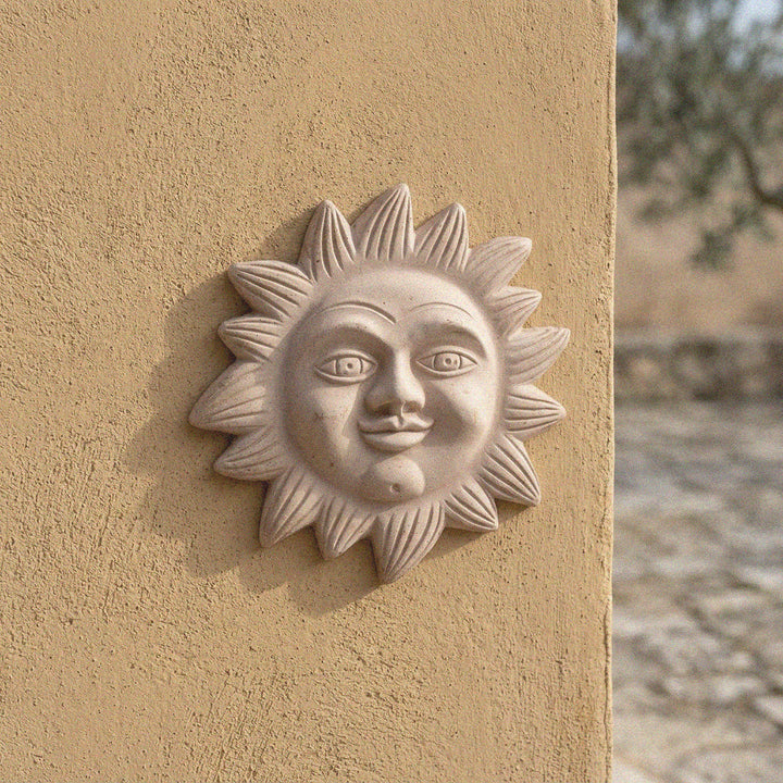 Bajorrelieve italiano de sol en terracota