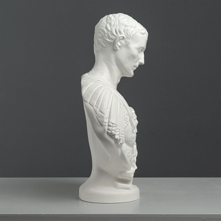 Busto de Julio César con coraza – según Andrea Ferrucci