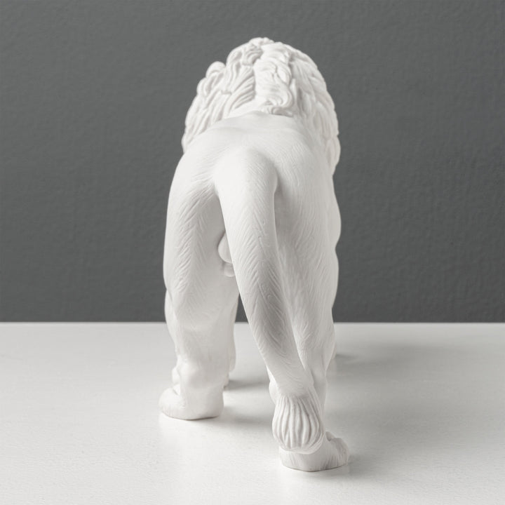 Estatua de León Majestuoso — En Pie