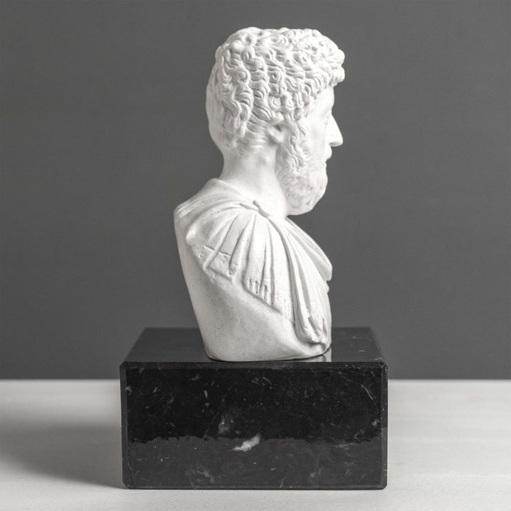 Busto de Marco Aurelio sujetalibros con base de mármol negro