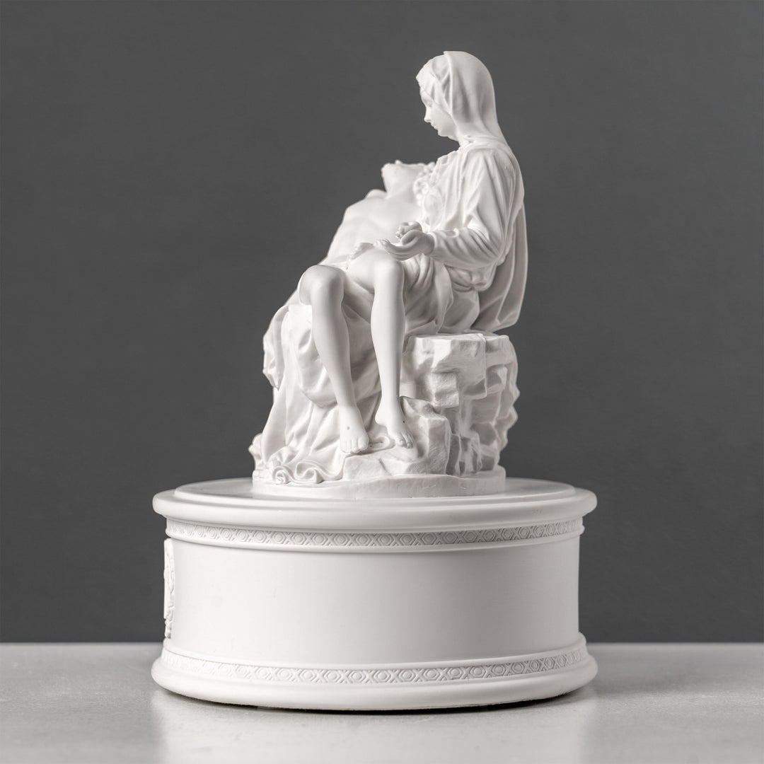 Urna funeraria de la Piedad de Miguel Ángel (escultura de resina blanca)