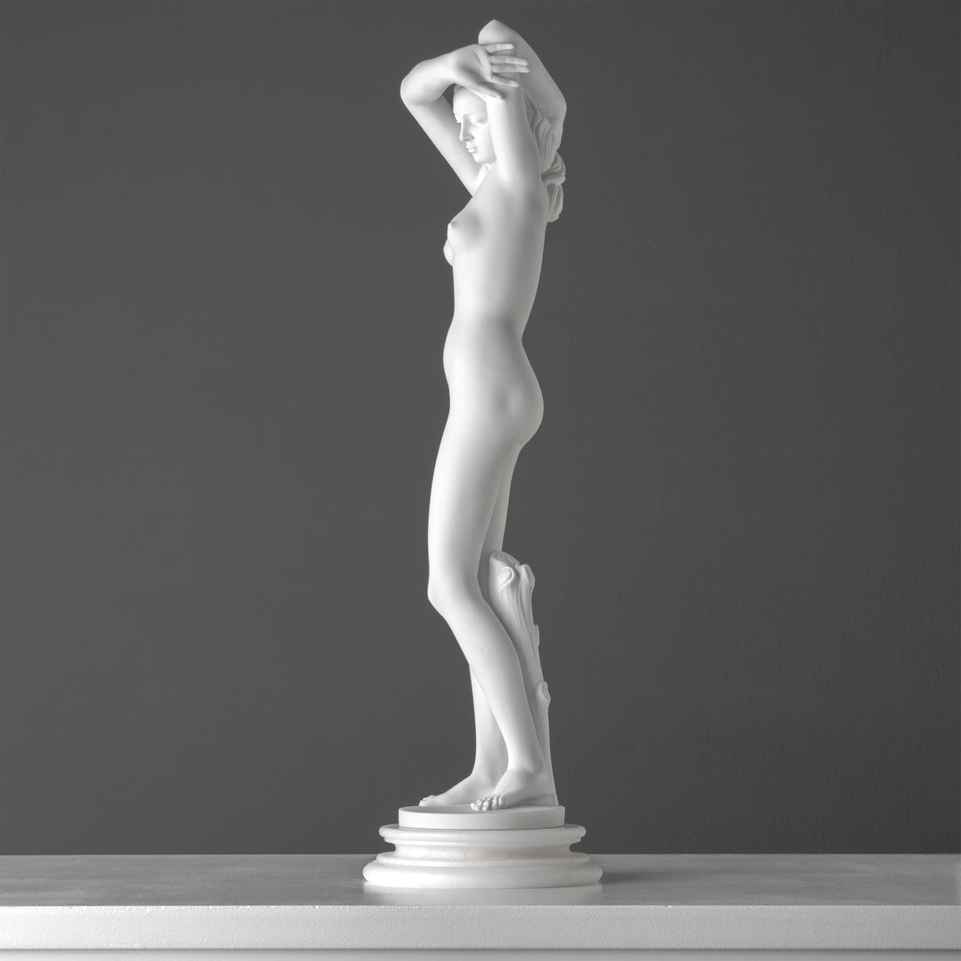 Estatua de Mujer Desnuda — Elegancia revelada