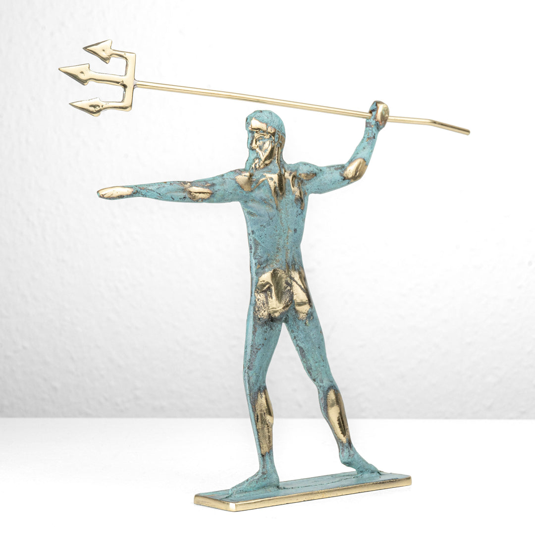 Estatua de Poseidón — Dios griego del mar con tridente (Escultura de latón)