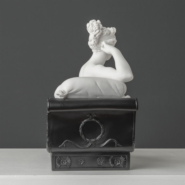 Escultura de Venus Victrix (Paulina Bonaparte) — sobre base negra