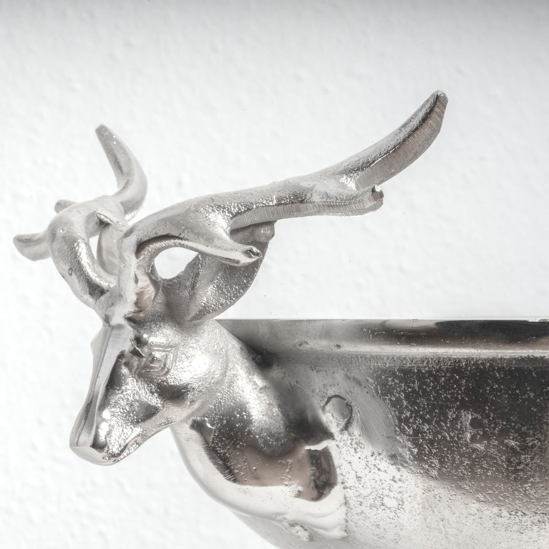 Centro de Mesa Plateado con Asas de Cabezas de Ciervo