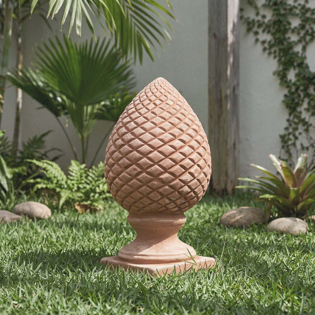 Escultura de piña de pino en terracota (Remate)