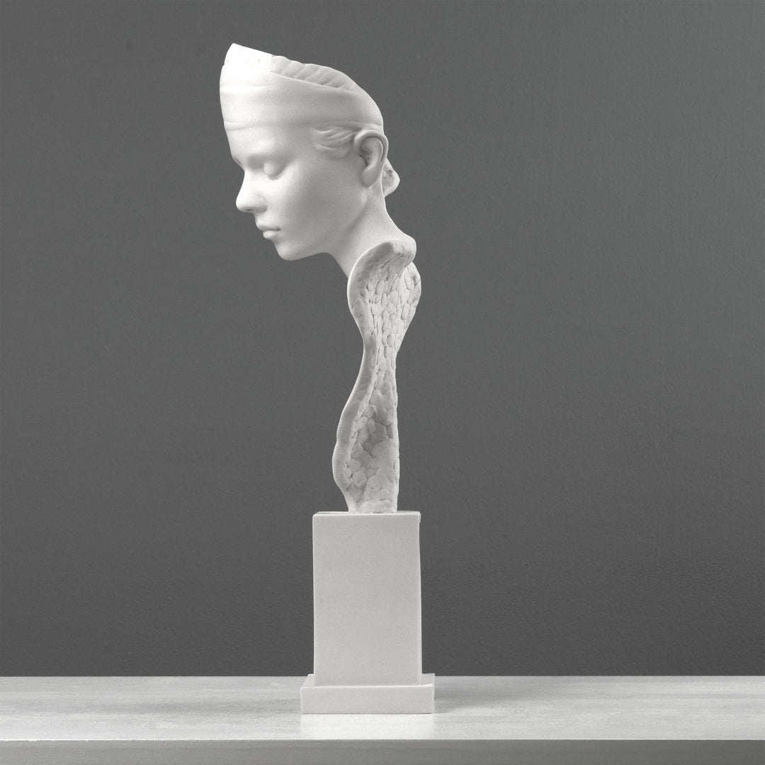 Escultura de busto Serenity – Representación moderna de una joven