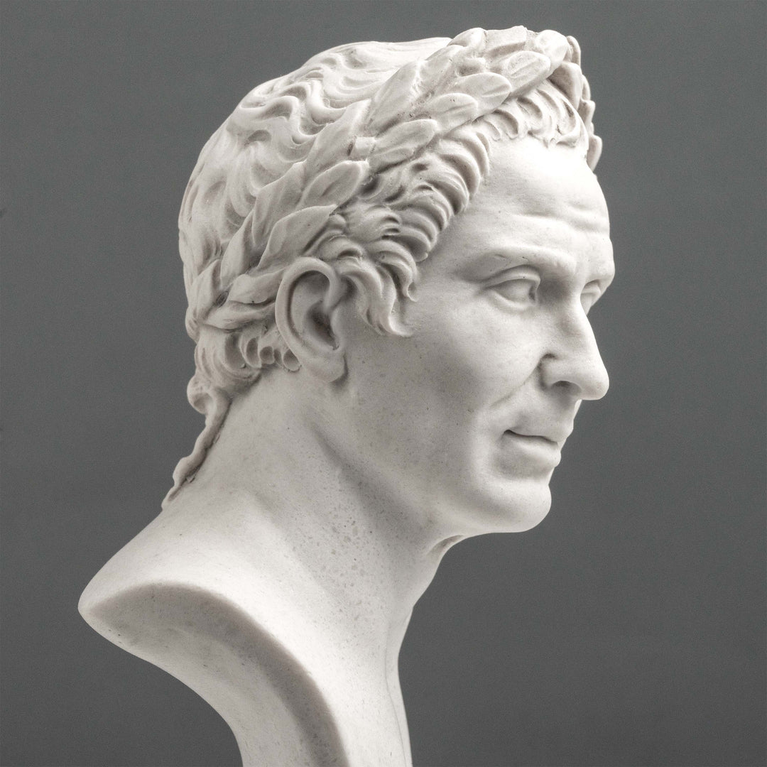 Escultura de busto de Julio César – Con corona de laurel victoriosa