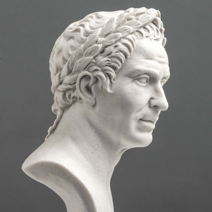 Escultura de busto de Julio César – Con corona de laurel victoriosa