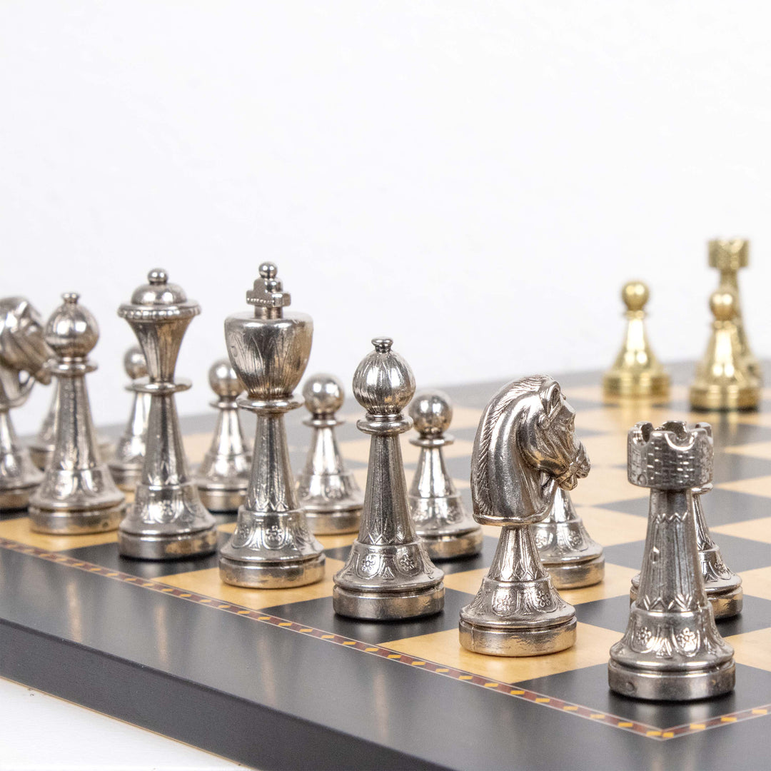 Juego de Ajedrez Staunton en Metal de Italfama con Tablero de Madera Premium Queen’s Gambit