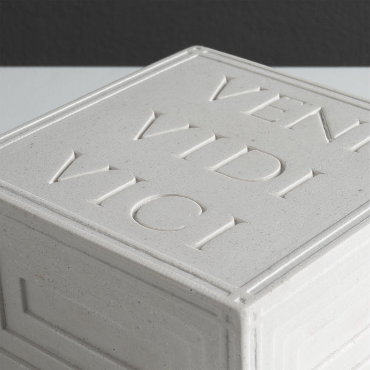 Sujetalibros Veni Vidi Vici – Escultura en relieve romana