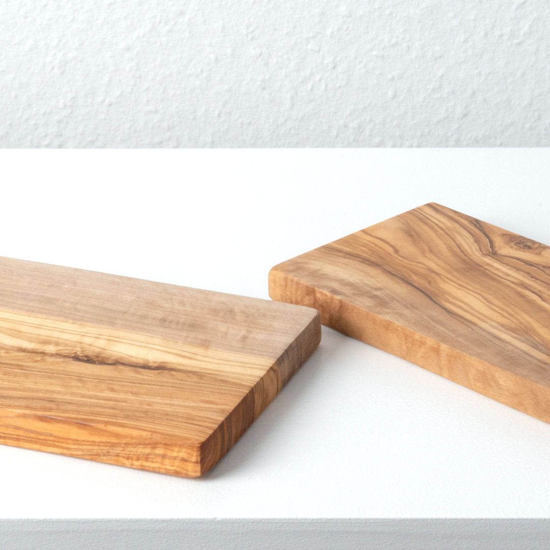 Juego de tablas de cortar rectangulares de madera de olivo hecho a mano (2 piezas)