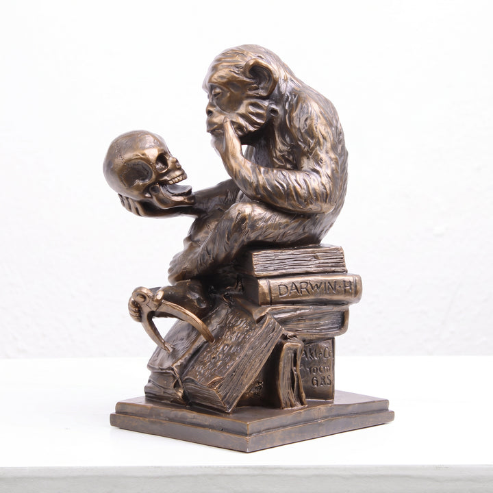Estatua de mono con cráneo (Escultura de Hugo Rheinhold)