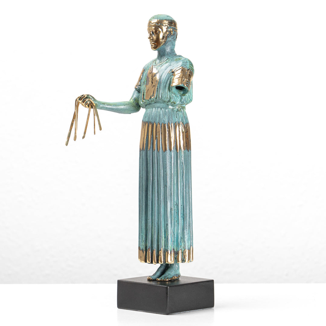Estatua del Auriga de Delfos (Escultura de latón)