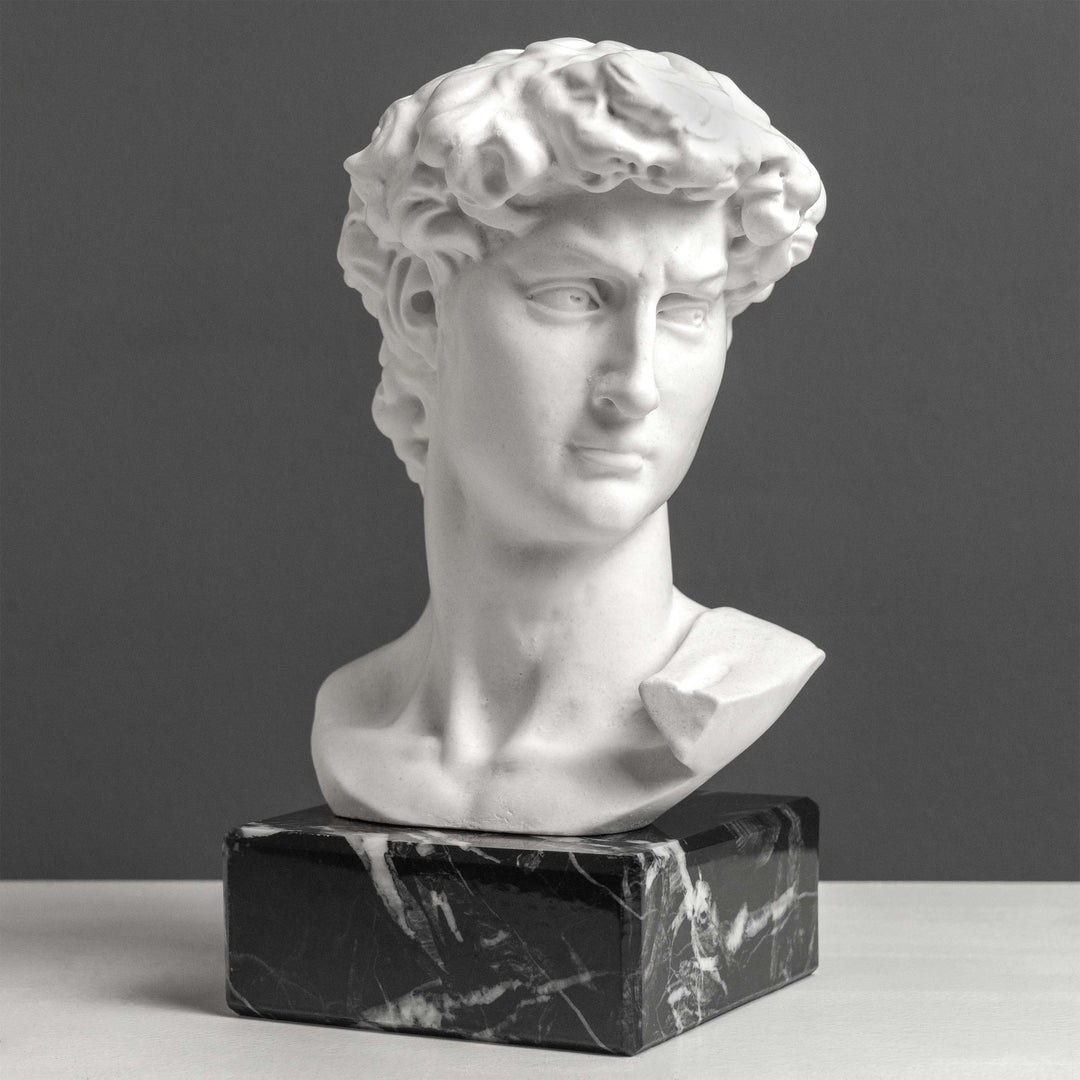 Busto de David de Miguel Ángel con base de mármol negro (Pequeño)