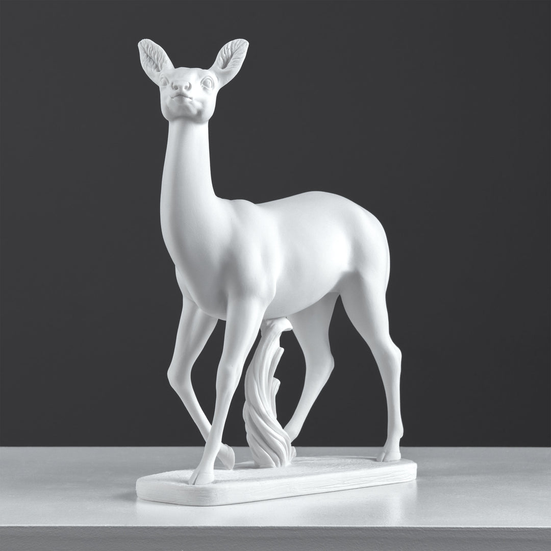 Estatua de Cierva — Escultura Elegante y Grácil