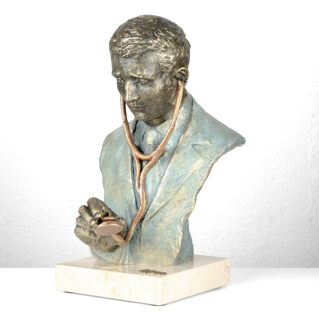 Escultura Médico de Anglada sobre Base de Mármol