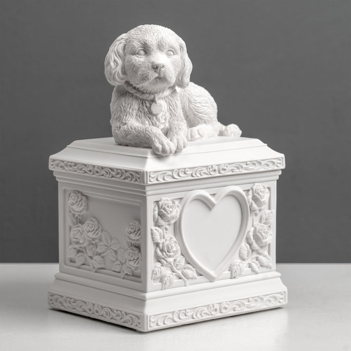 Urna funeraria para perros con corazón y rosas (escultura de resina blanca)