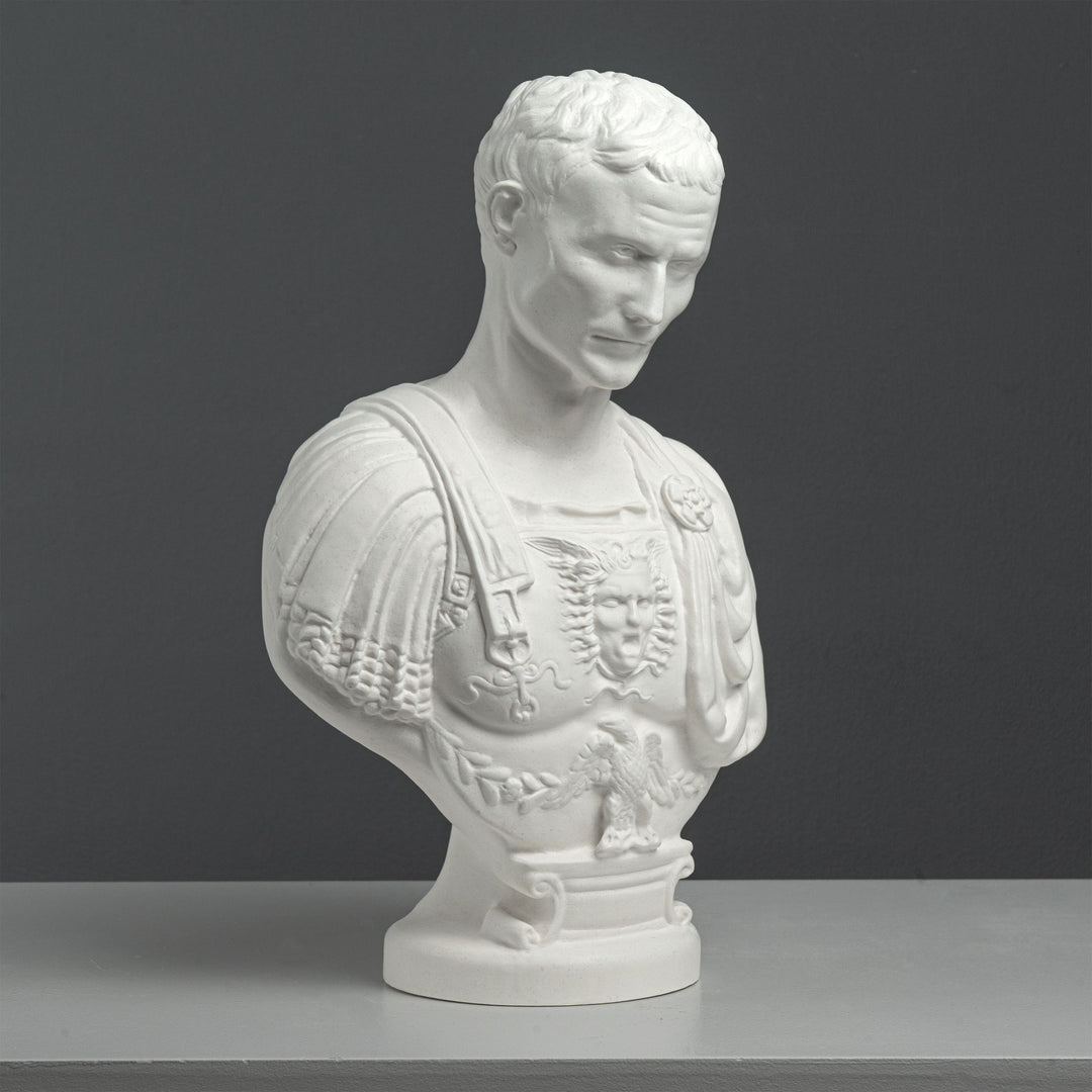 Busto de Julio César con coraza – según Andrea Ferrucci