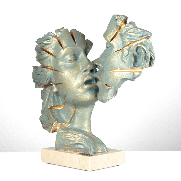 Escultura Amantes "Approaching Kiss" de Anglada sobre Base de Mármol