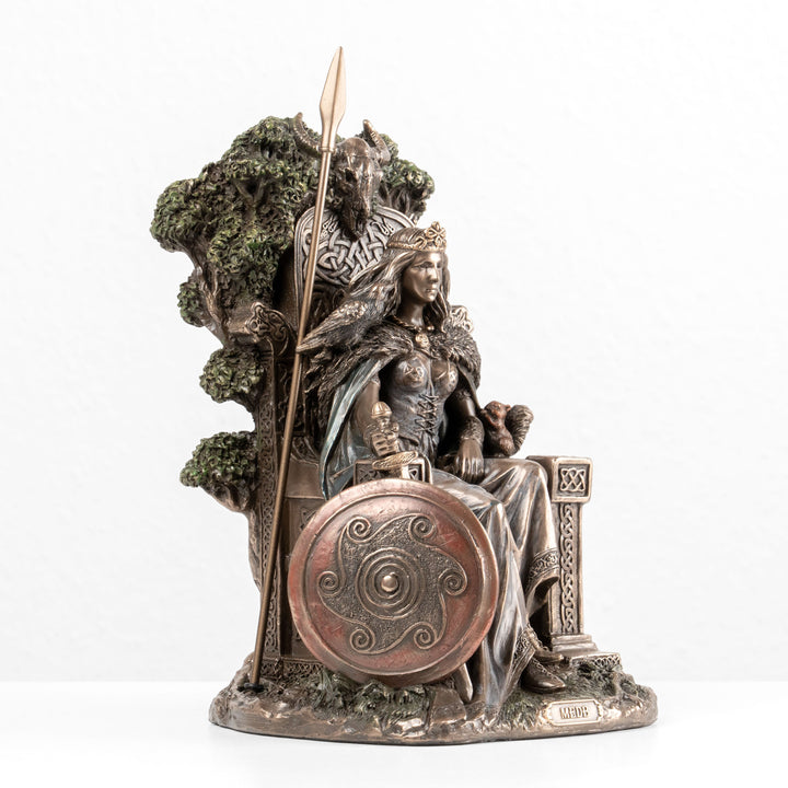 Estatua de Medb — Reina guerrera de Connacht (Escultura de bronce fundido en frío)