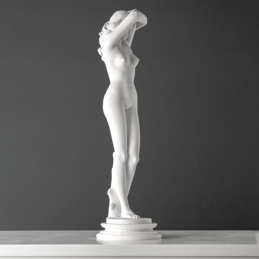 Estatua de Mujer Desnuda — Elegancia revelada