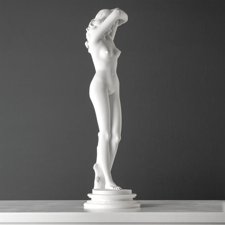 Estatua de Mujer Desnuda — Elegancia revelada