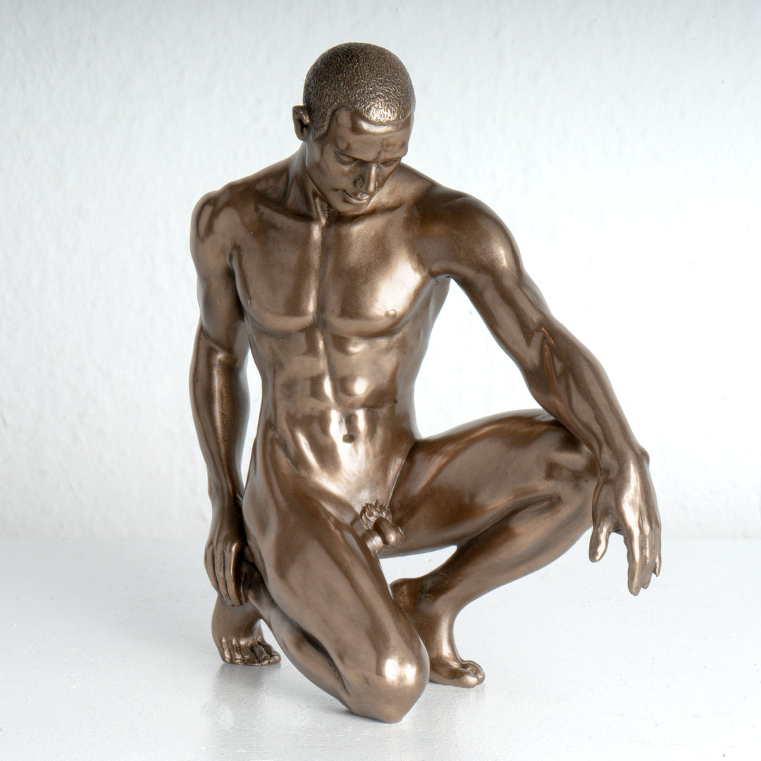 Estatua de hombre desnudo (Escultura de bronce fundido en frío)