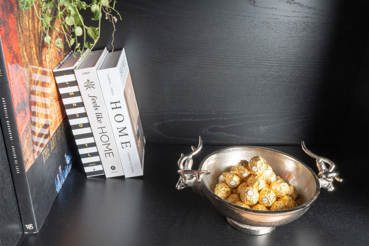 Centro de Mesa Plateado con Asas de Cabezas de Ciervo