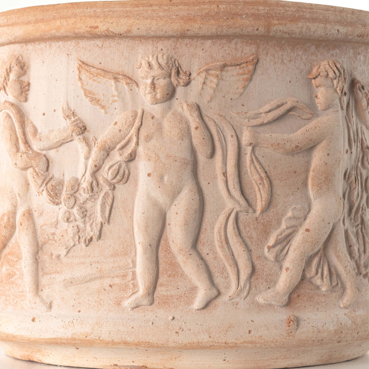 Macetero de terracota con relieve de putti italianos (Cilíndrico)