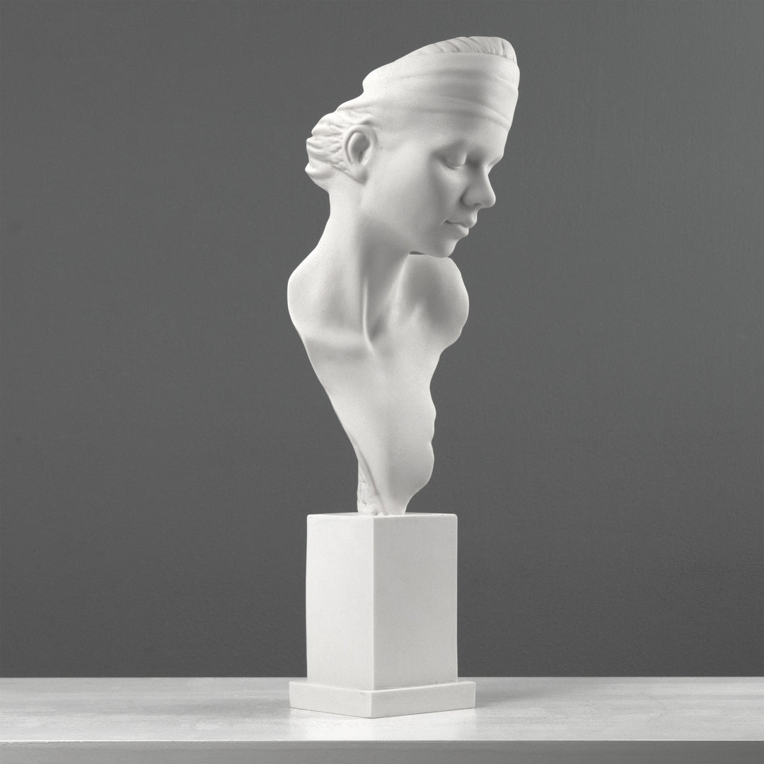 Escultura de busto Serenity – Representación moderna de una joven