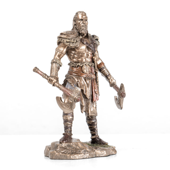 Estatua de guerrero vikingo con dos hachas (Escultura de bronce fundido en frío)