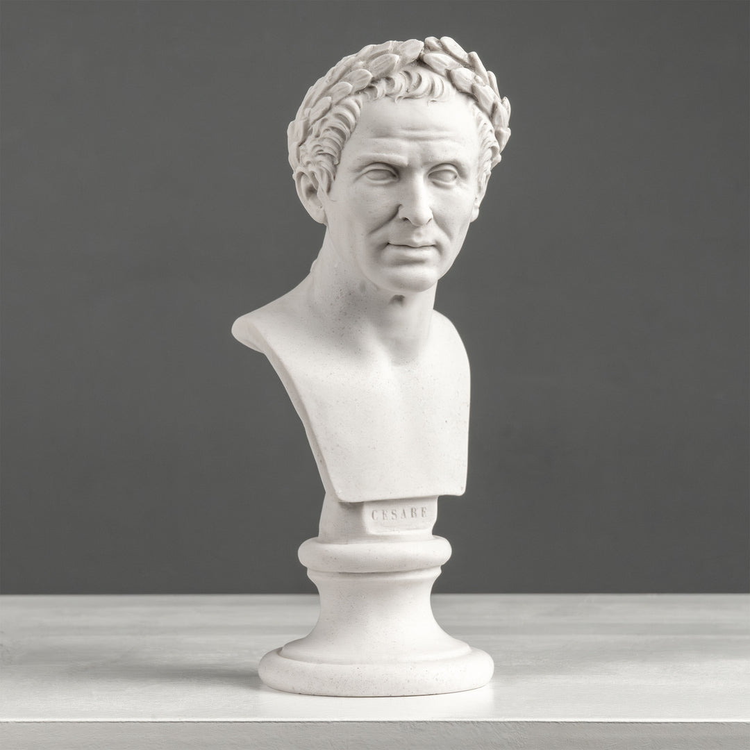 Escultura de busto de Julio César – Con corona de laurel victoriosa