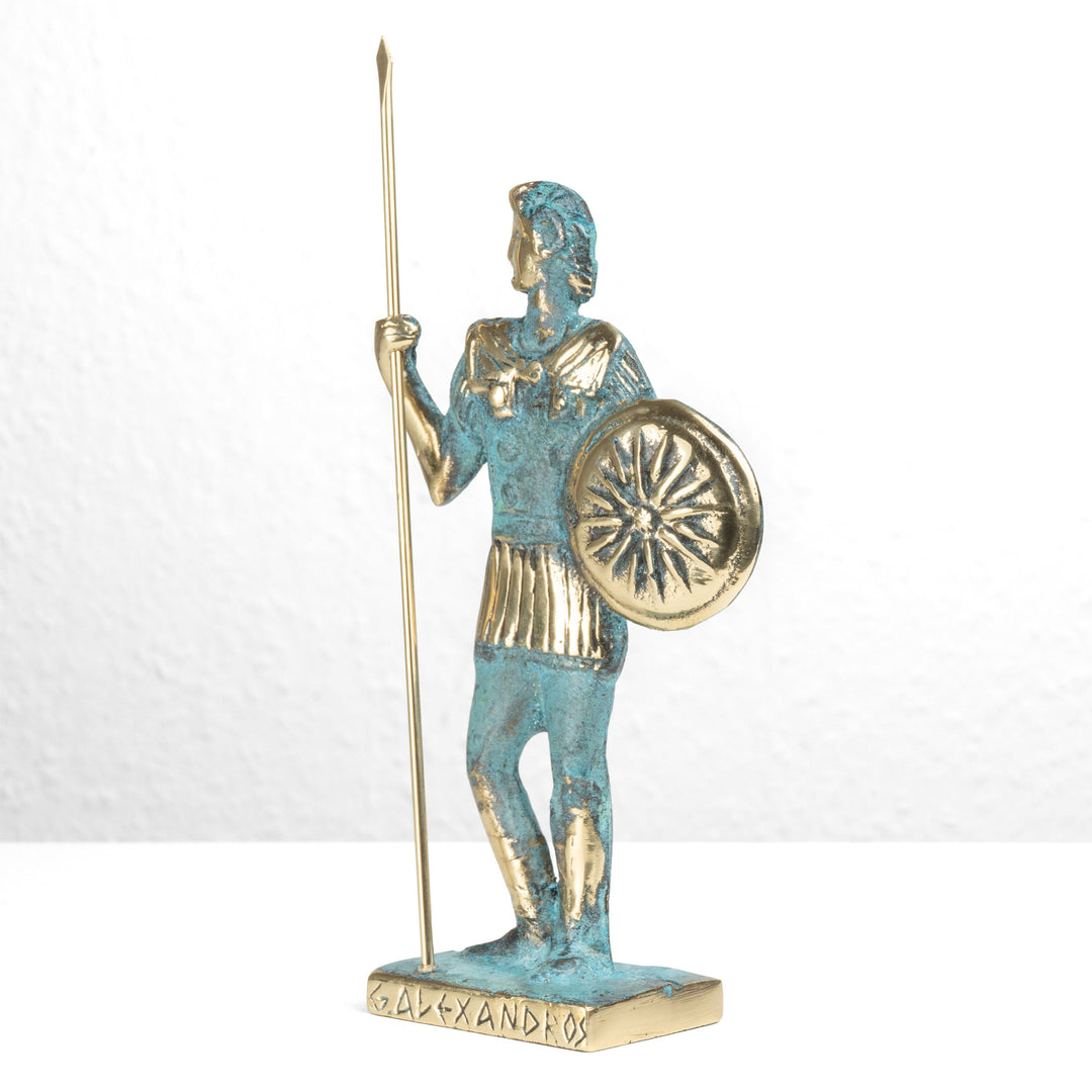 Estatua de Alejandro Magno — Guerrero con lanza y escudo (Escultura de latón)