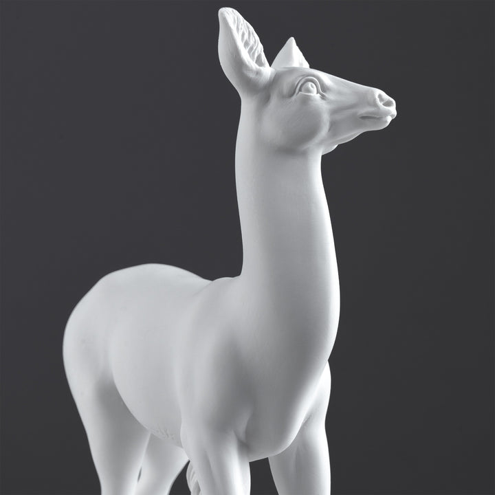 Estatua de Cierva — Escultura Elegante y Grácil