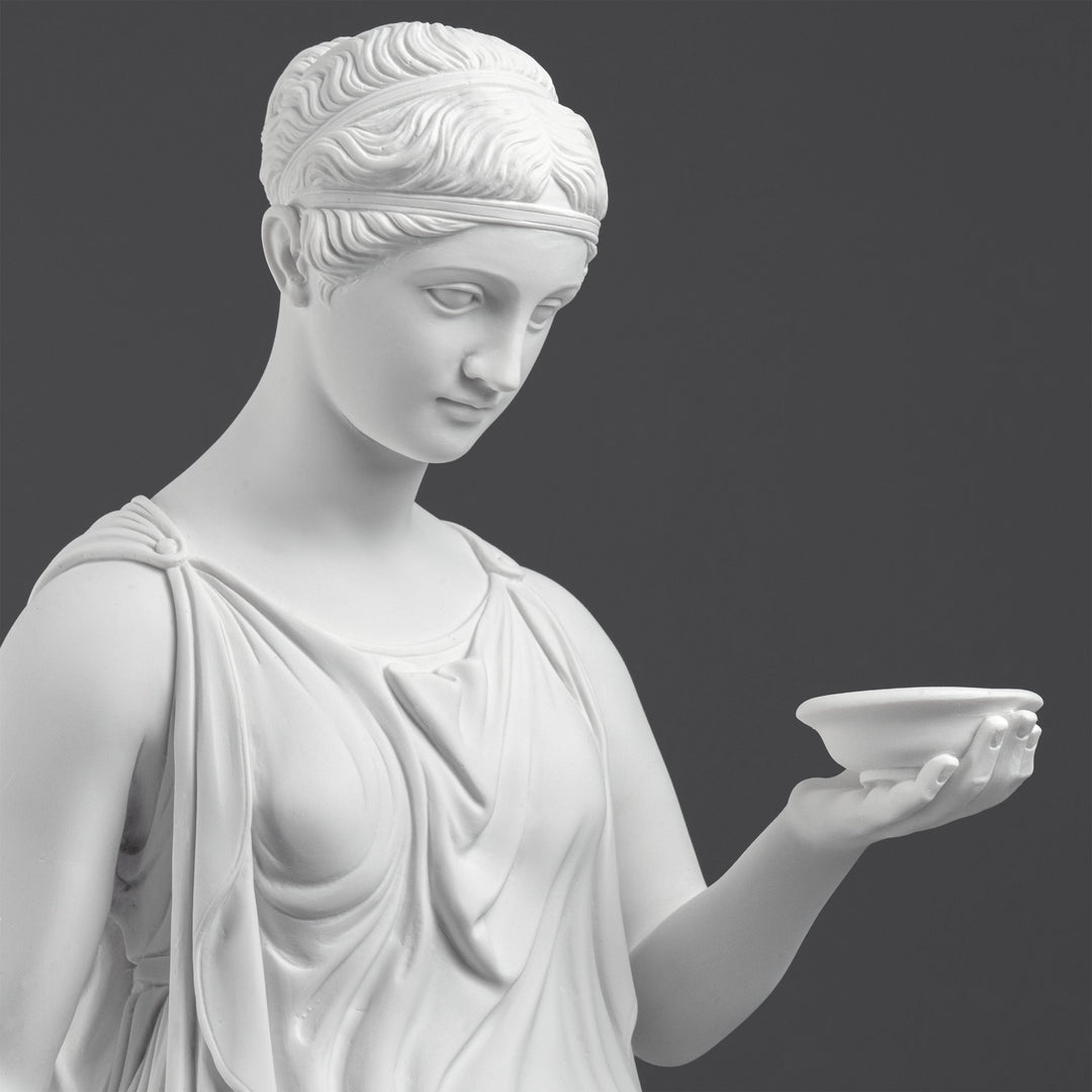 Escultura de Hebe — Diosa de la Juventud (Modelo Neoclásico según Thorvaldsen)