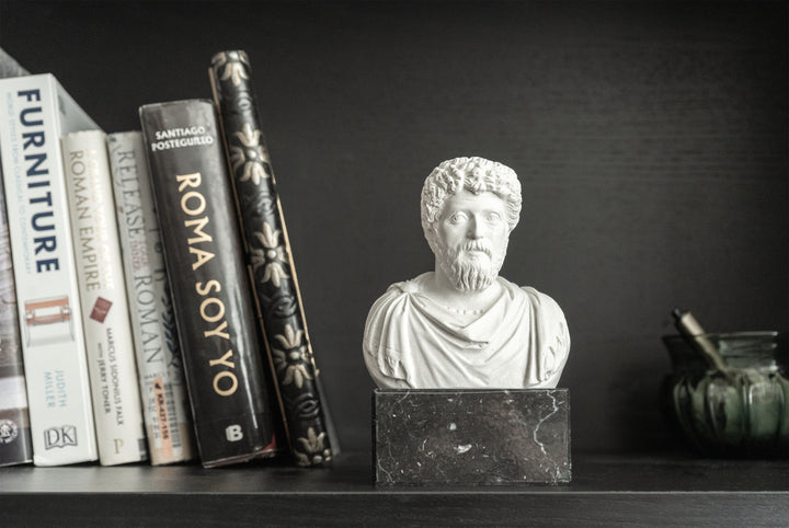Busto de Marco Aurelio sujetalibros con base de mármol negro