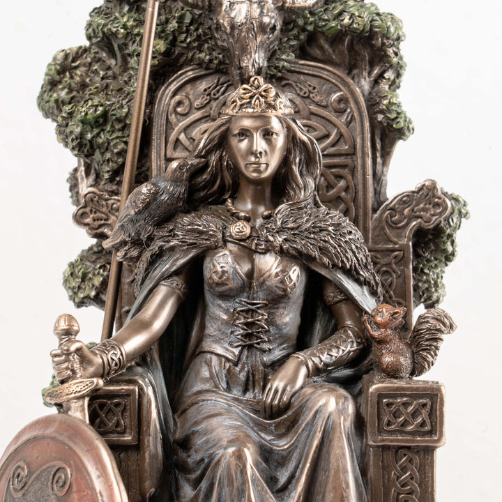 Estatua de Medb — Reina guerrera de Connacht (Escultura de bronce fundido en frío)