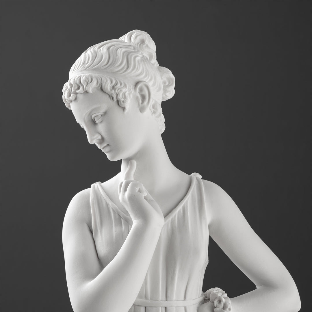 Escultura de Bailarina con el dedo en el mentón (según Antonio Canova)