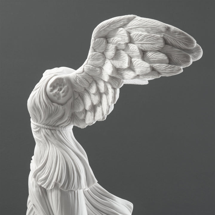Escultura de la Victoria Alada (Grande) — Niké de Samotracia