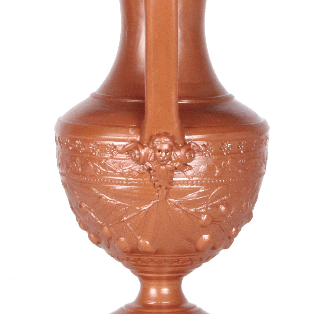 Jarra romana con relieves de olivos
